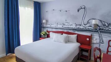 Superior tweepersoonskamer | Individueel gemeubileerd, een bureau, verduisterende gordijnen