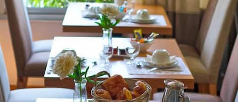 Daily buffet breakfast (EUR 15.00 per person)