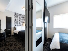 SSコネクトツインルーム（140cm幅2ベッド） 禁煙 | 高級寝具、羽毛の掛け布団、デスク、遮光カーテン