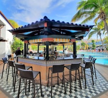 2 bars/lounges, poolside bar