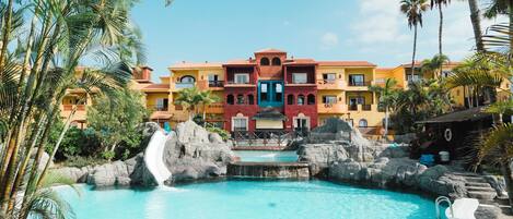 2 outdoor pools, pool umbrellas, sun loungers