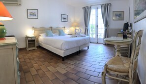 Caja de seguridad en la habitación y sistema de insonorización