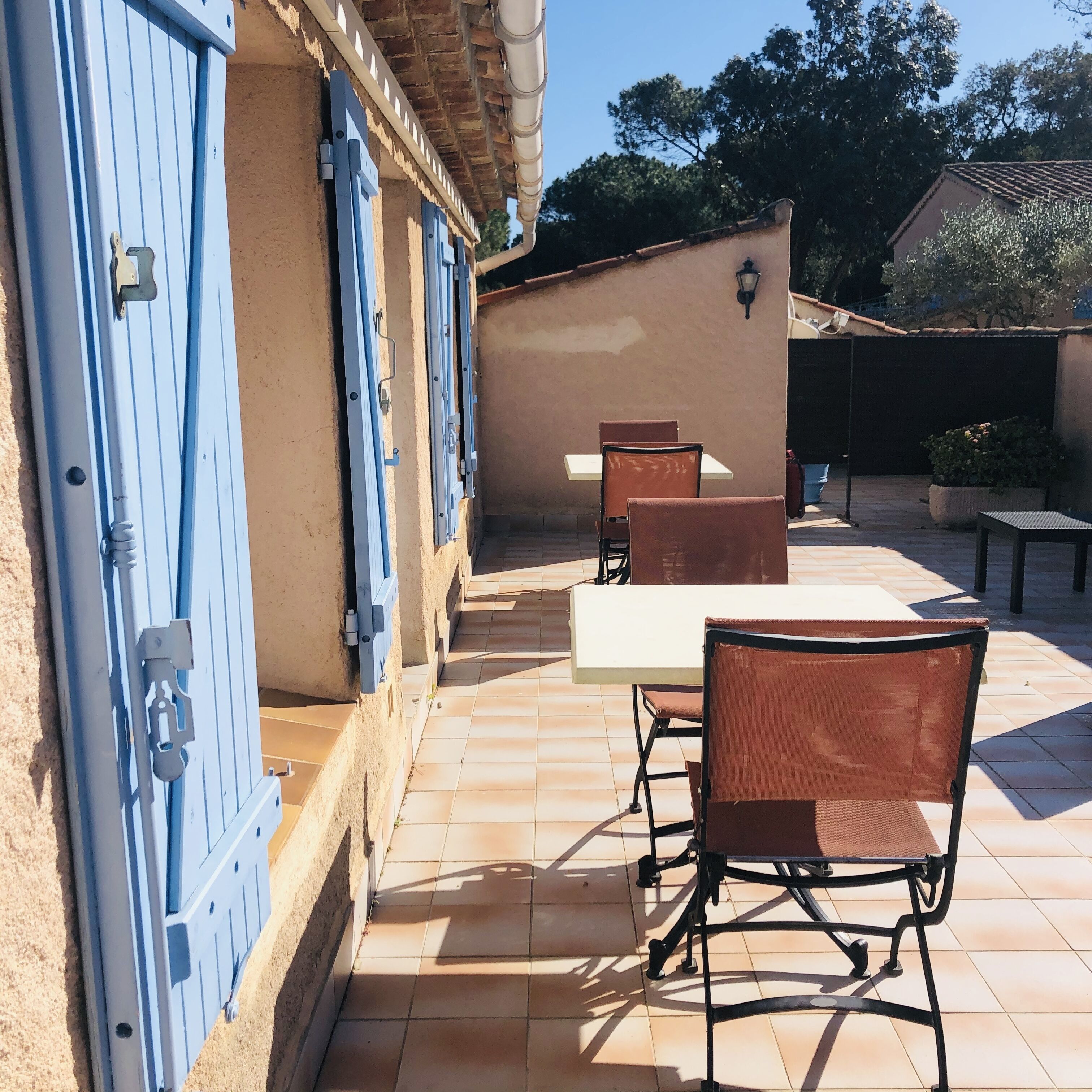 comfort room | terrace/patio