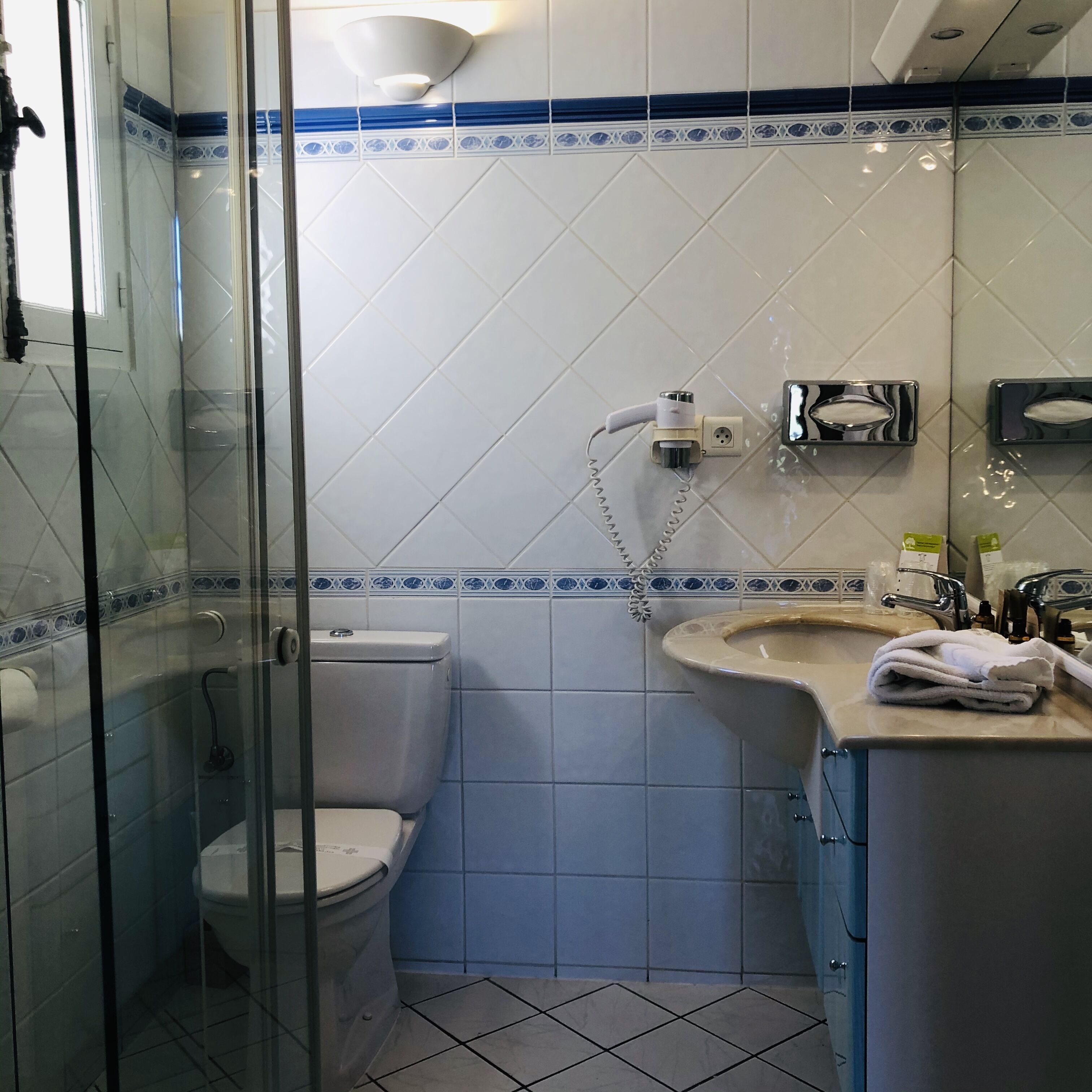 in-room safe, soundproofing, iron/ironing board, cots/infant beds