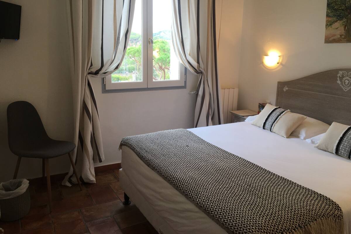 Chambre Standard | Coffres-forts dans les chambres, chambres insonorisées
