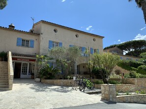 Fachada de la propiedad