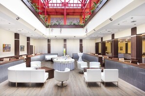 Breakfast, lunch, dinner served; international cuisine  - Bratislava (Bratislava)