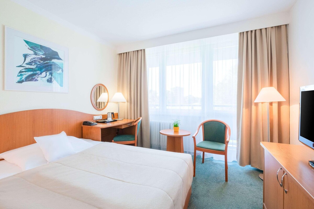 In-room safe, desk, laptop workspace, blackout curtains