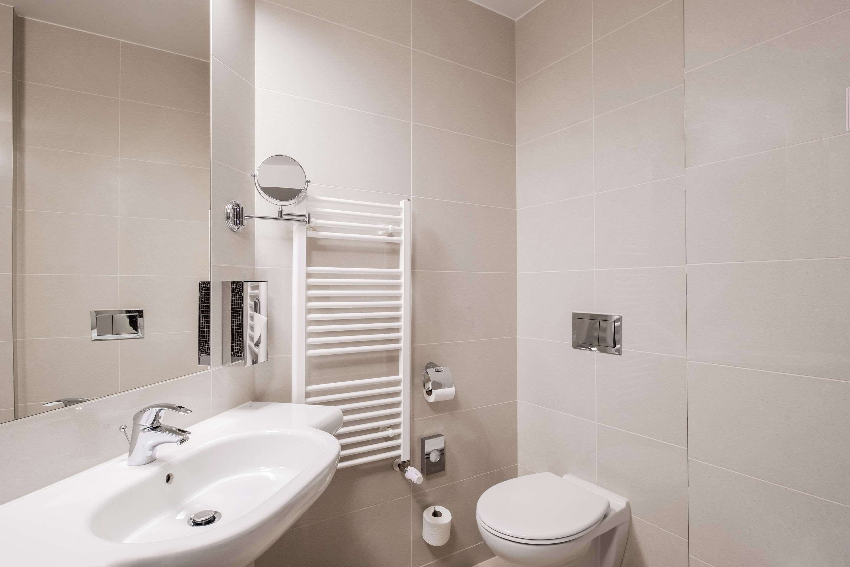 suite, non smoking | in-room safe, desk, laptop workspace, blackout curtains