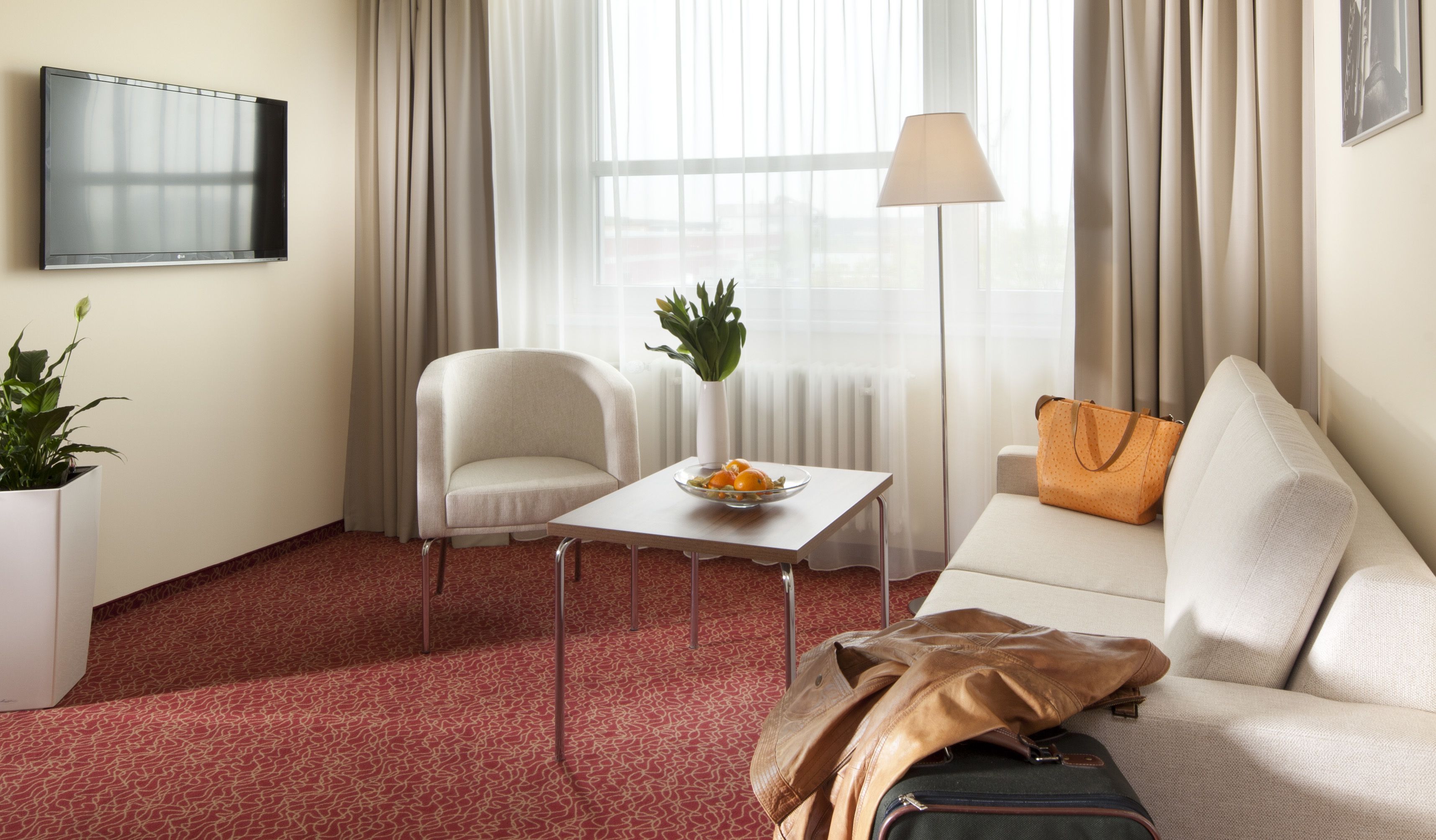 Suite, Non Smoking | In-room safe, desk, laptop workspace, blackout drapes