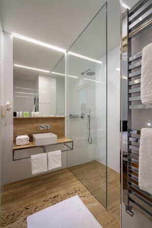 Standard Single Room | Bathroom | Designer toiletries, hair dryer, towels - Hotel Golden Star (Prague)