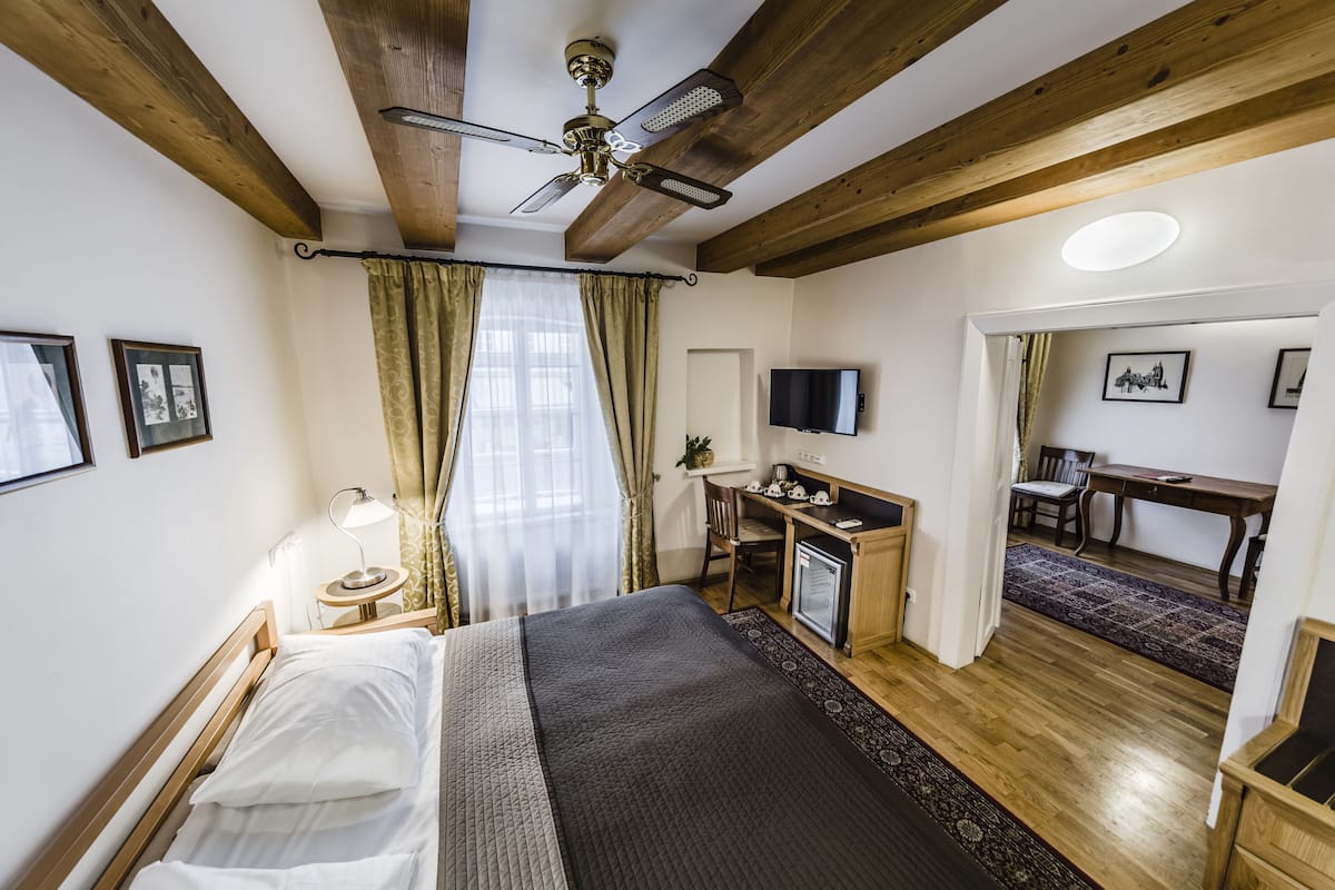 Standard Quadruple Room | In-room safe, desk, iron/ironing board, free WiFi