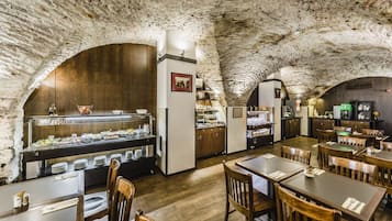 Desayuno bufé gratuito y diario