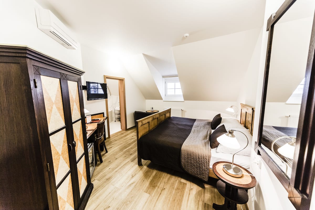 Standard Single Room | In-room safe, desk, iron/ironing board, free WiFi