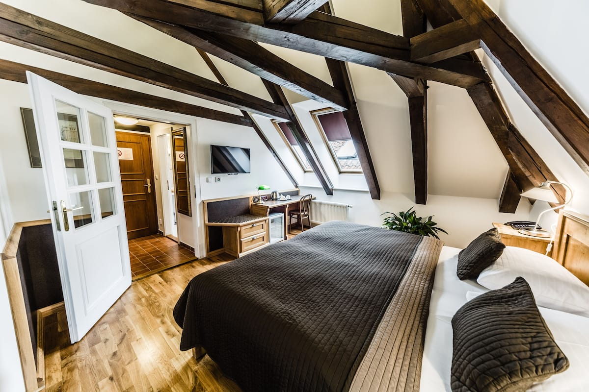 Standard Double or Twin Room, River View | In-room safe, desk, iron/ironing board, free WiFi