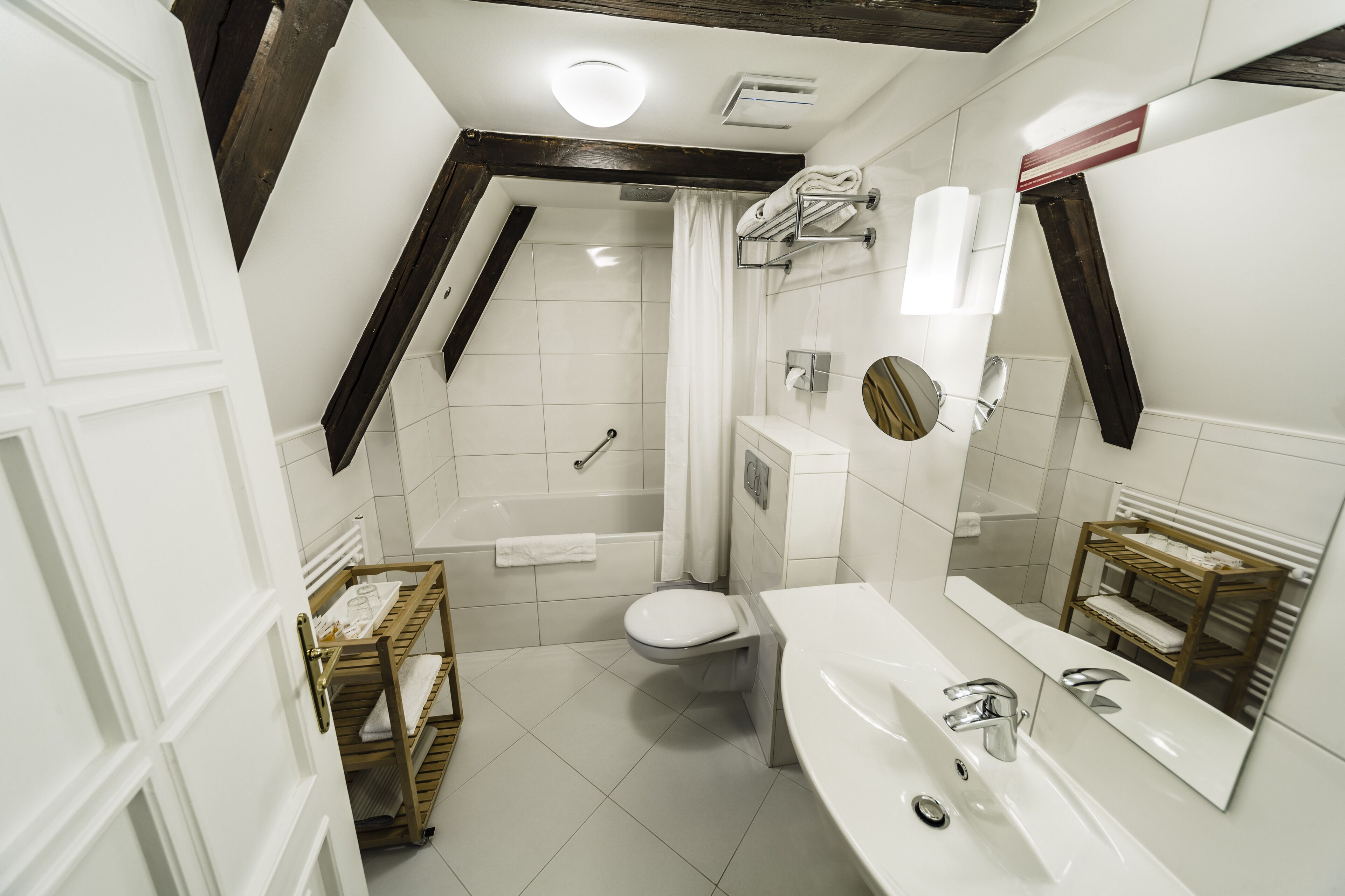 standard double or twin room, river view | bathroom | free toiletries, hair dryer, towels