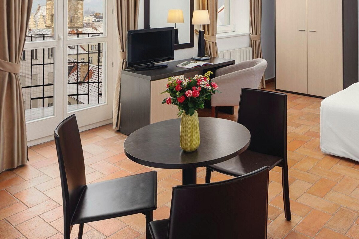 1 bedroom, premium bedding, minibar, in-room safe
