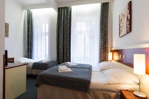 In-room safe, desk, iron/ironing board, free cribs/infant beds - Hotel Atos (Prague)