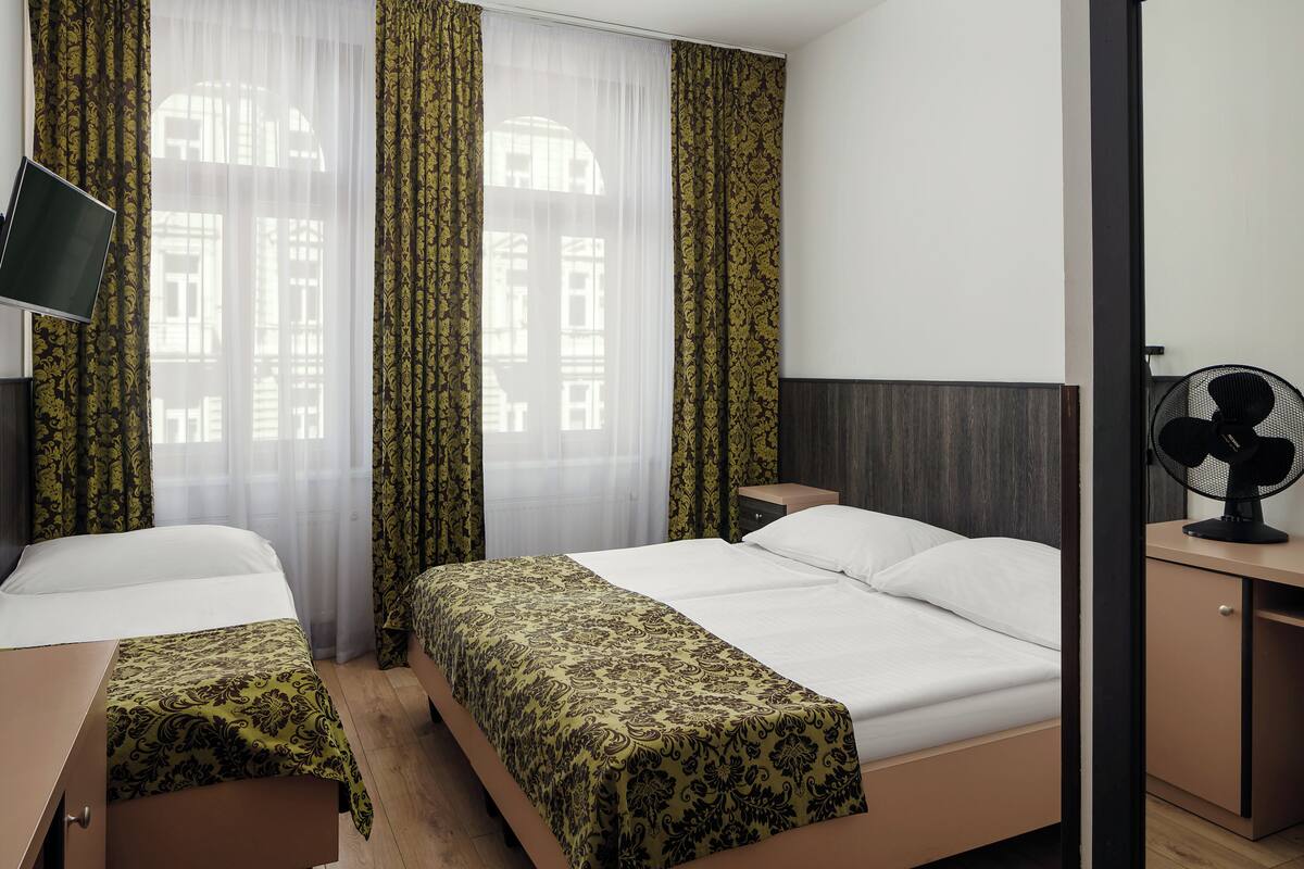Standard Triple Room | Minibar, in-room safe, desk, laptop workspace