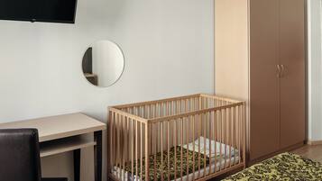 Habitación estándar con 1 cama doble o 2 individuales, 1 cama doble o 2 individuales | Minibar, caja fuerte, escritorio y espacio para trabajar con un portátil