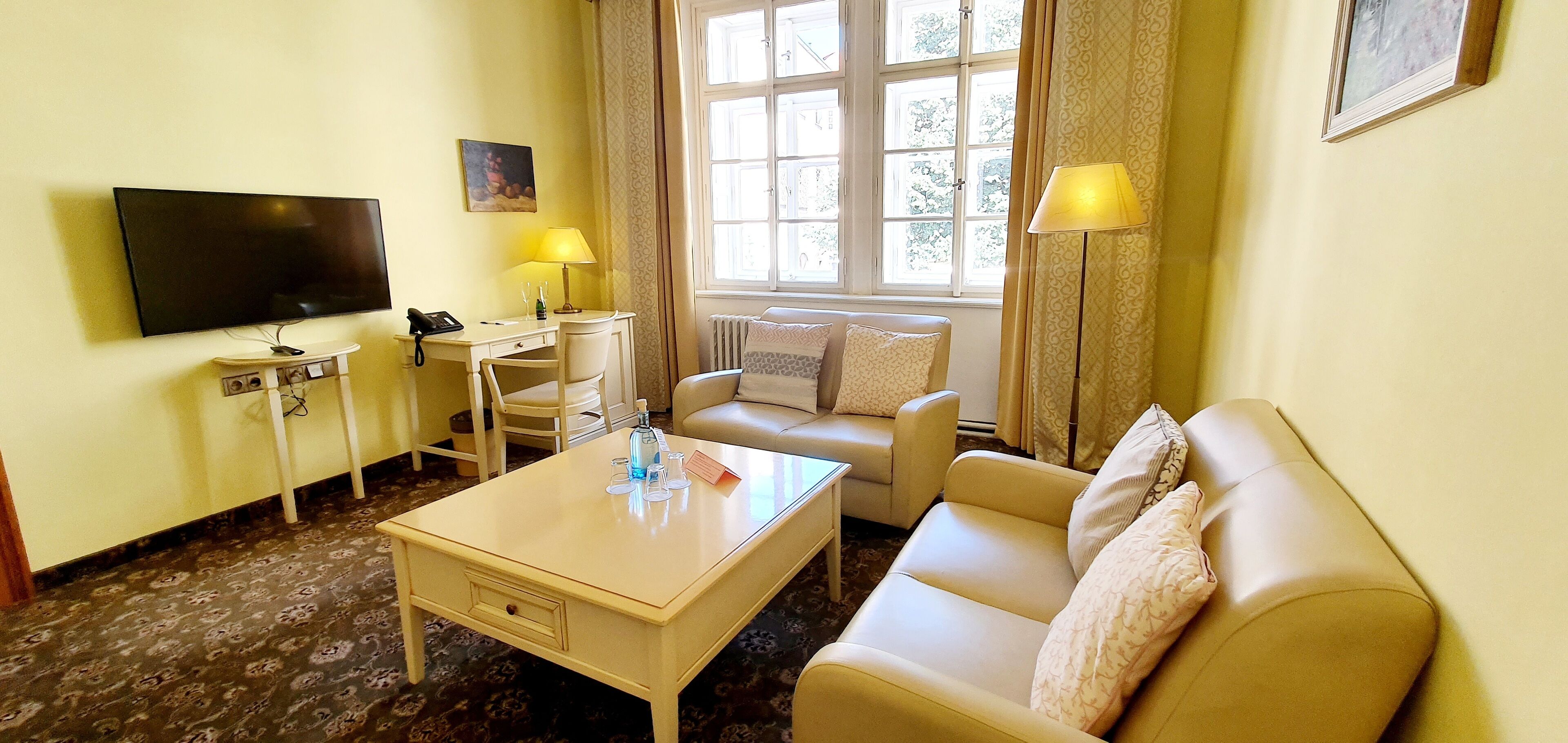 suite, multiple beds | 1 bedroom, hypo-allergenic bedding, minibar, in-room safe