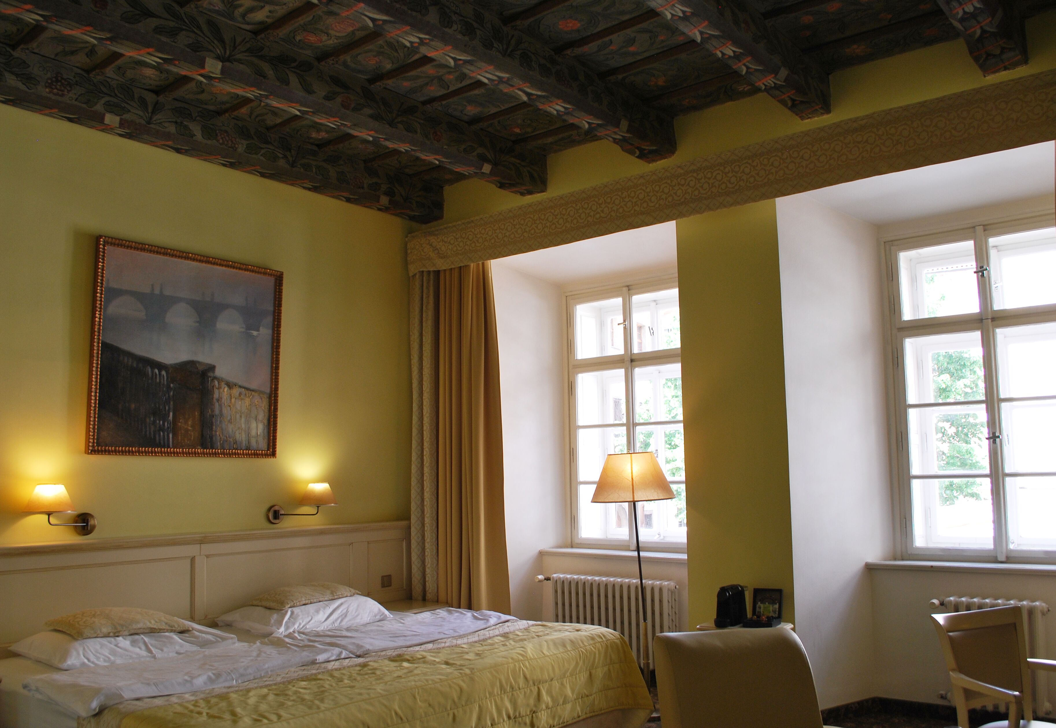 1 bedroom, hypo-allergenic bedding, minibar, in-room safe