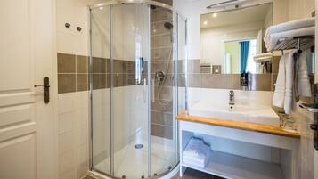 Familien-Suite, 2 Schlafzimmer, Verbindungszimmer | Allergikerbettwaren, Minibar, Zimmersafe, Schreibtisch