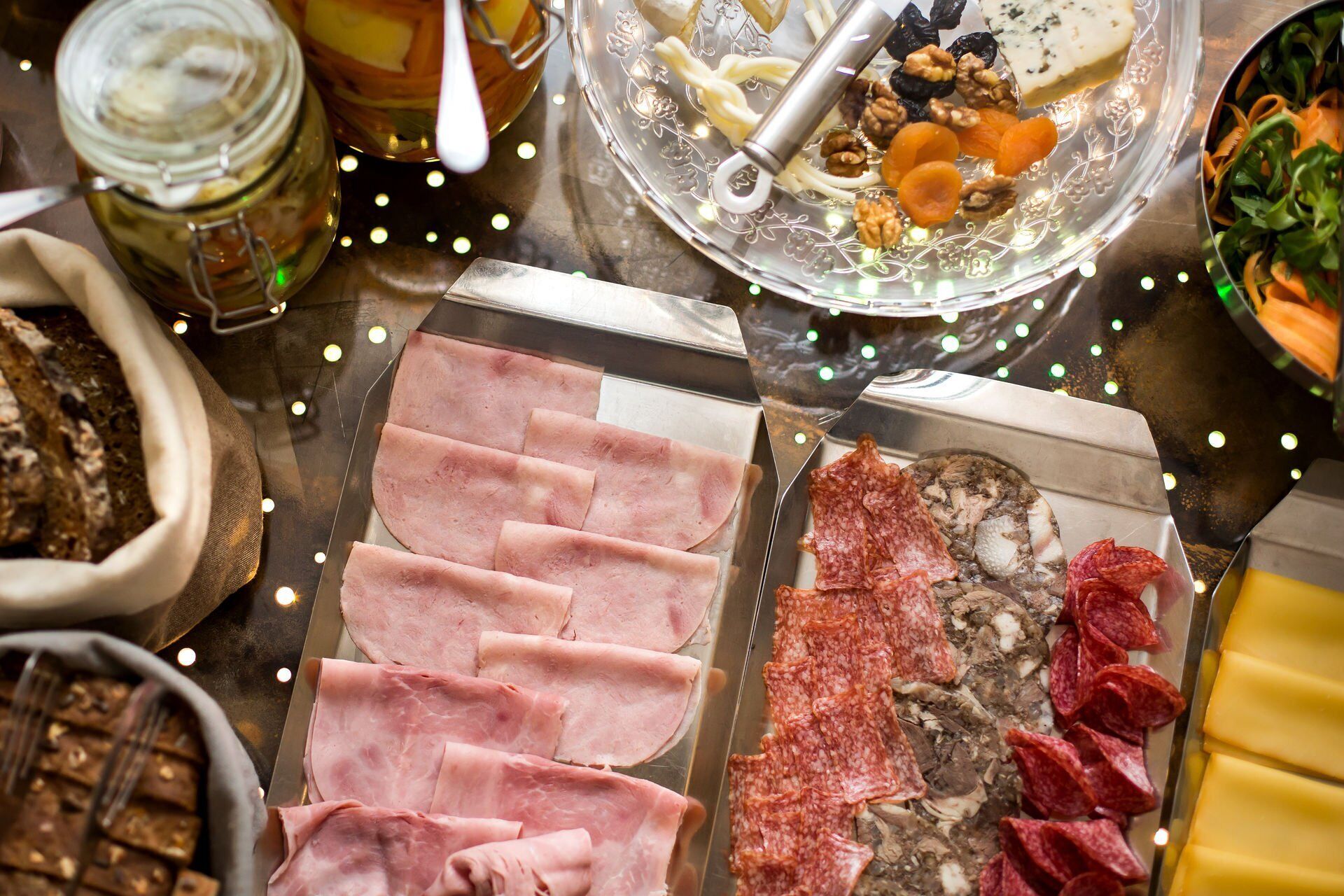 Desayuno buffet diario (EUR 15 por persona)