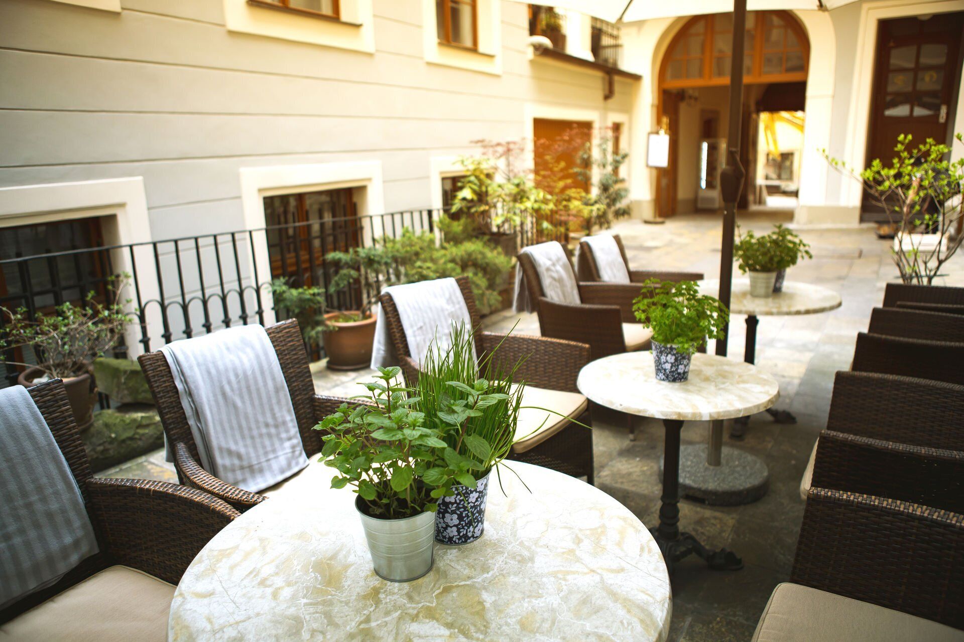 Frukost, lunch och middag serveras