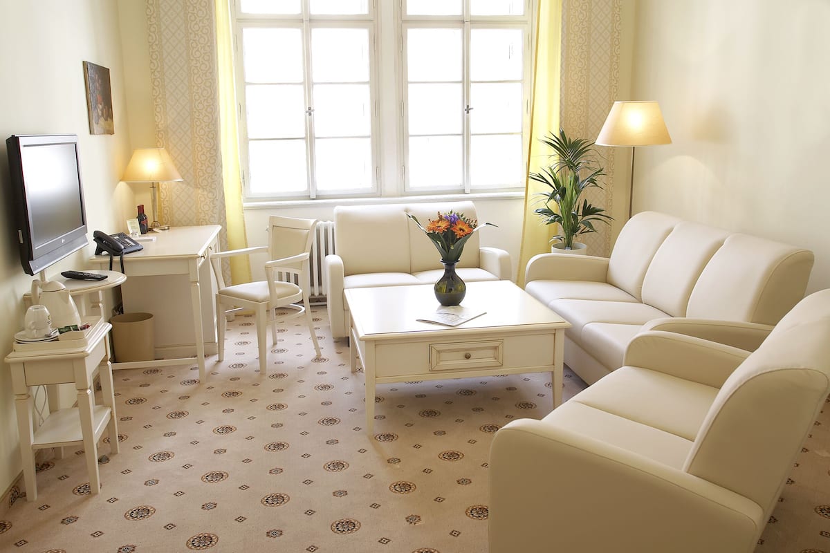 Suite, 1 kingsize bed, hot tub | 1 slaapkamer, hypoallergeen beddengoed, een minibar