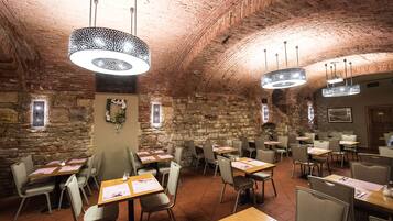 Lunch and dinner served