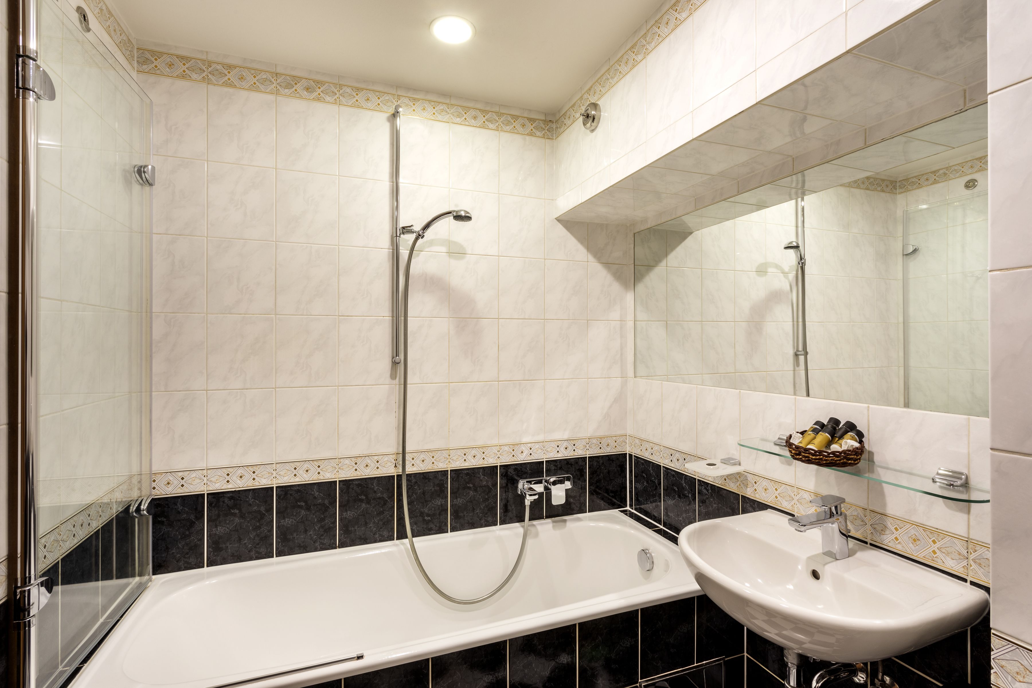standard room | bathroom | combined shower/bathtub, designer toiletries, hair dryer, slippers