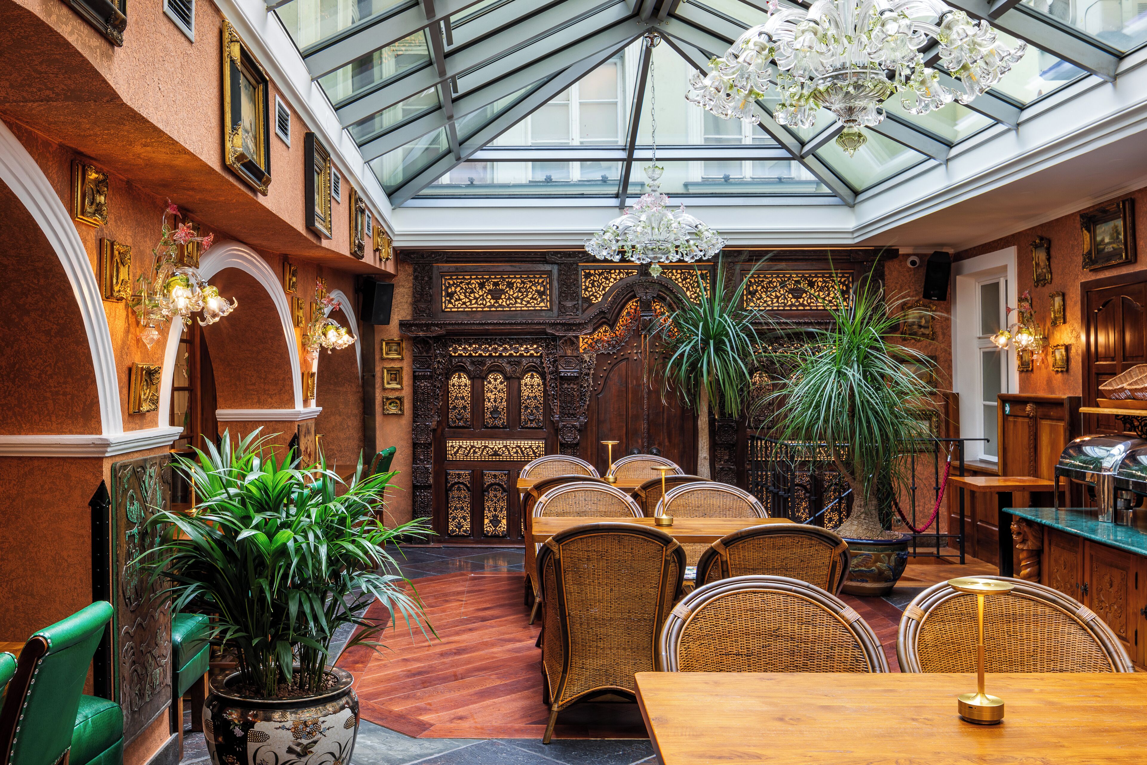 breakfast, lunch and dinner served