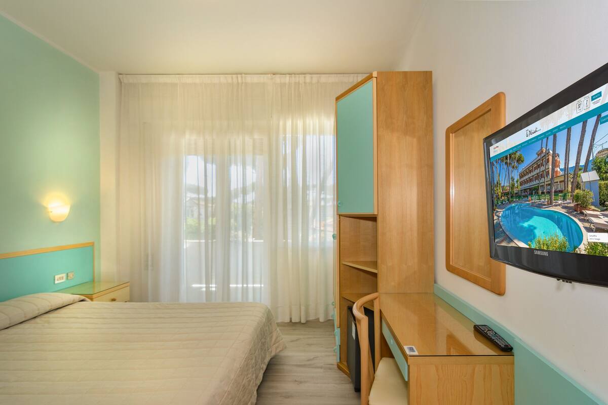 Classic Double Room, Balcony | 1 bedroom, Frette Italian sheets, minibar, in-room safe