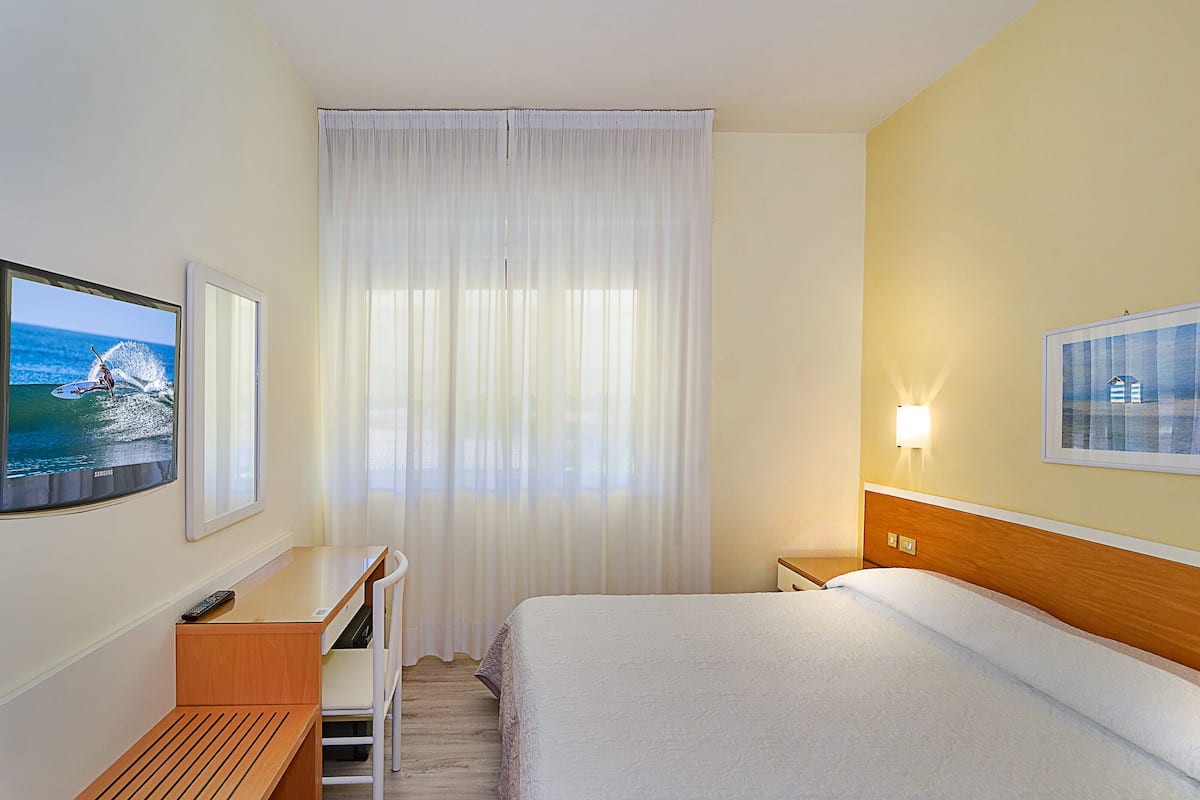 1 bedroom, Frette Italian sheets, minibar, in-room safe