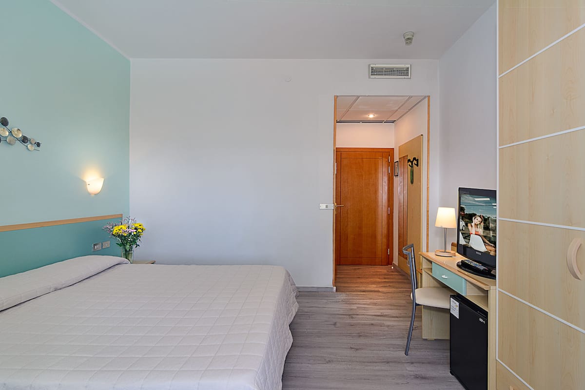Classic Double Room | 1 bedroom, Frette Italian sheets, minibar, in-room safe