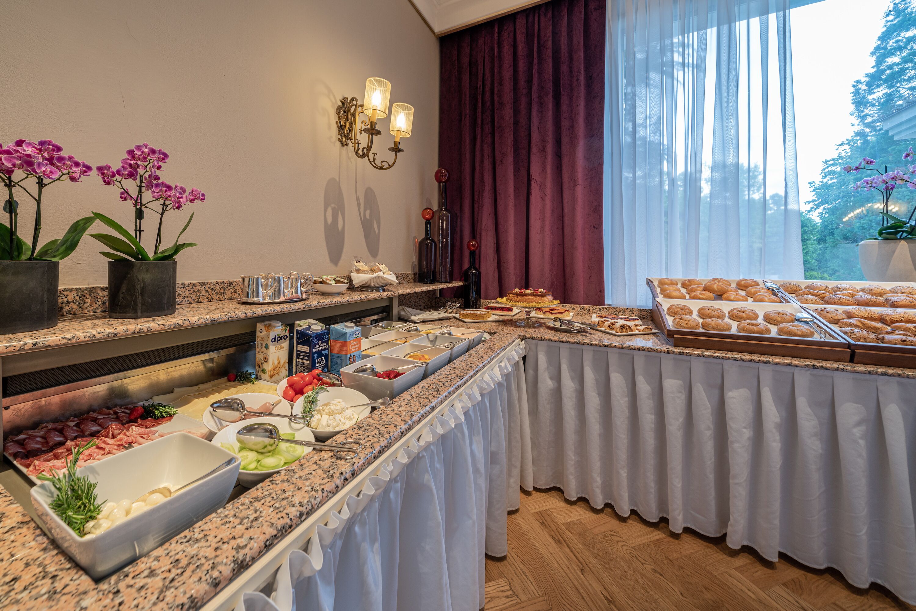 Daily buffet breakfast for a fee