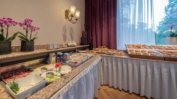 Daily buffet breakfast for a fee
