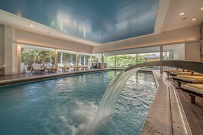 Indoor pool, open 7:00 AM to 7:00 PM, sun loungers - Hotel Adria (Merano)