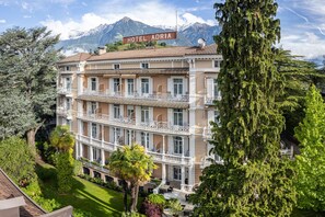 Vista frontal de la propiedad