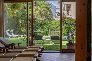 Sauna, tina de hidromasaje, baño de vapor y tratamientos corporales