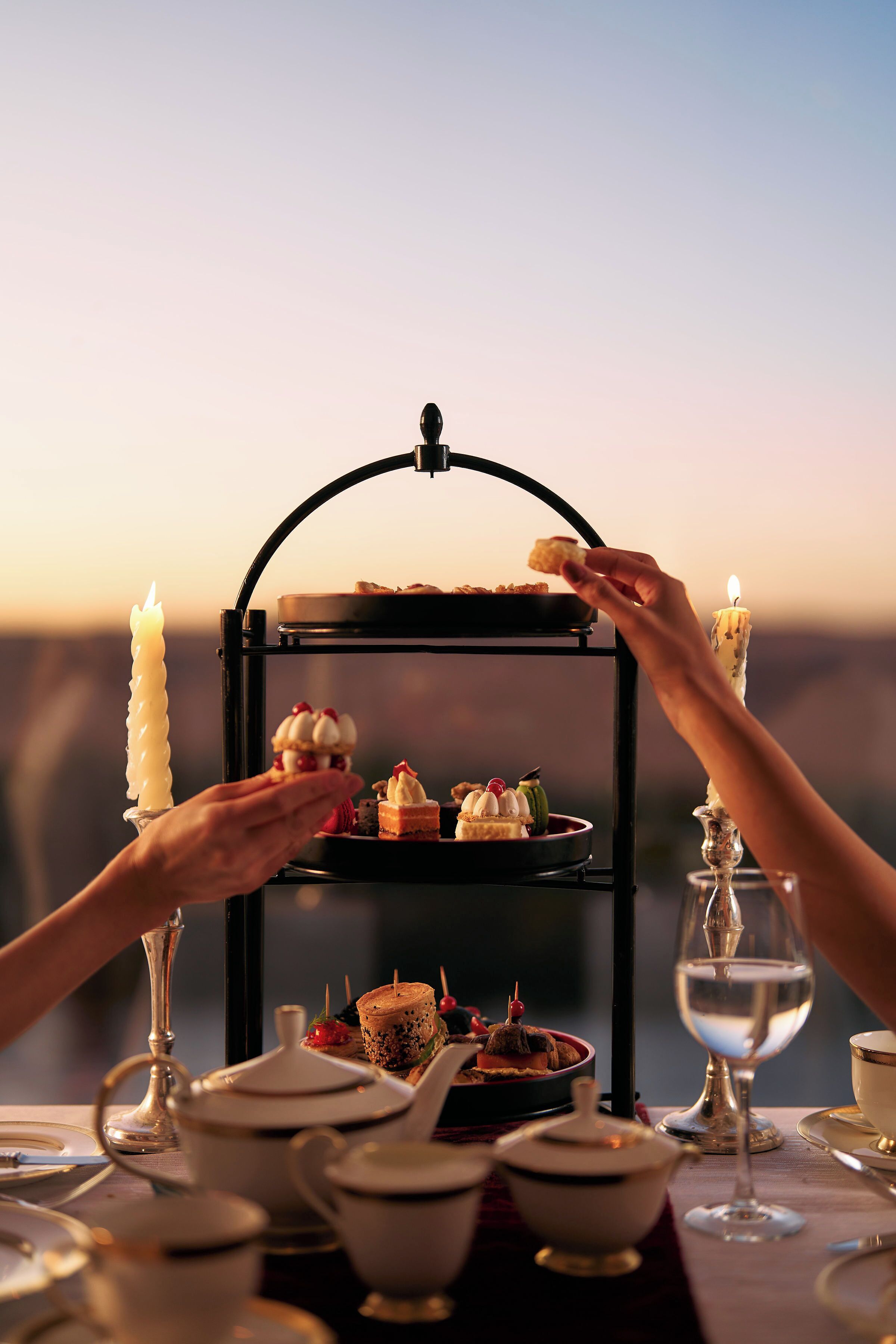 4 restaurants, breakfast, lunch, dinner served; international cuisine