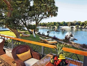 Desayuno buffet diario (USD 35 por persona)