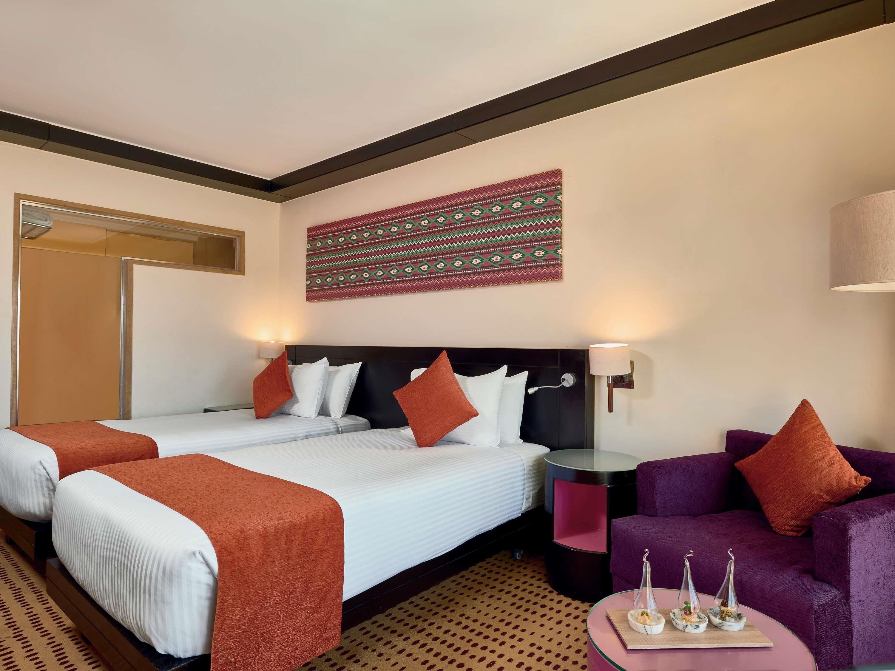 高档床上用品、Select Comfort 床、迷你吧、客房内保险箱