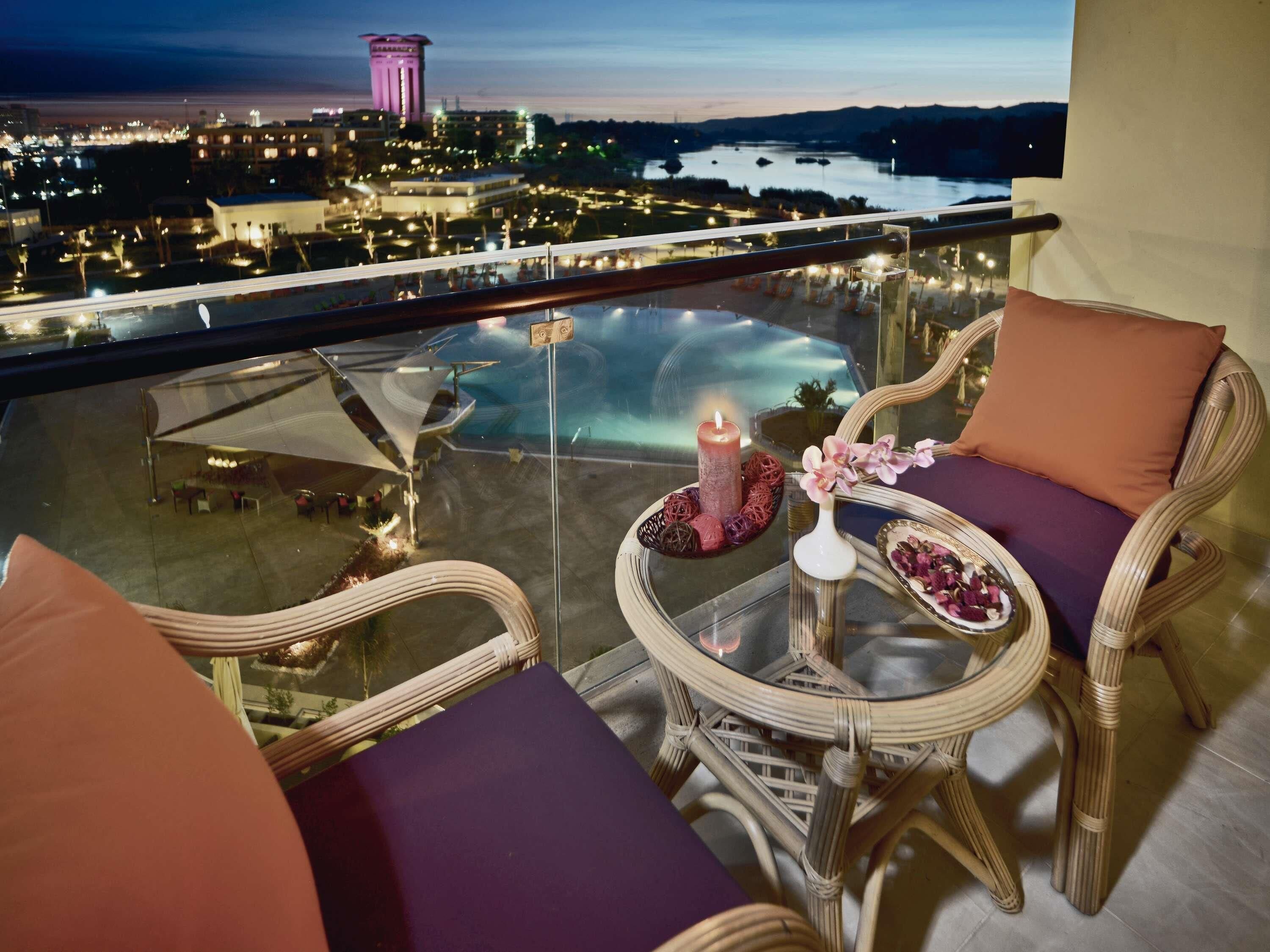 Quarto duplo luxo (Nile View (Elephantine Wing) | Roupas de cama premium, camas Select Comfort, frigobar