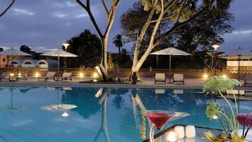 3 Bars/Lounges, 2 Poolbars