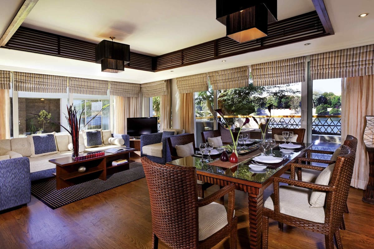 Konunglegt stórt einbýlishús | Rúmföt af bestu gerð, rúm með Select Comfort dýnum, míníbar