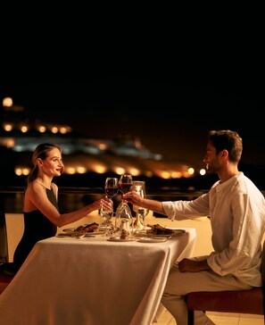 4 restaurants, breakfast, lunch, dinner served; international cuisine