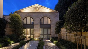 A classical building with a symmetrical facade, large arched windows, and a central entrance. - La Maison Bord'eaux (Bordeaux)