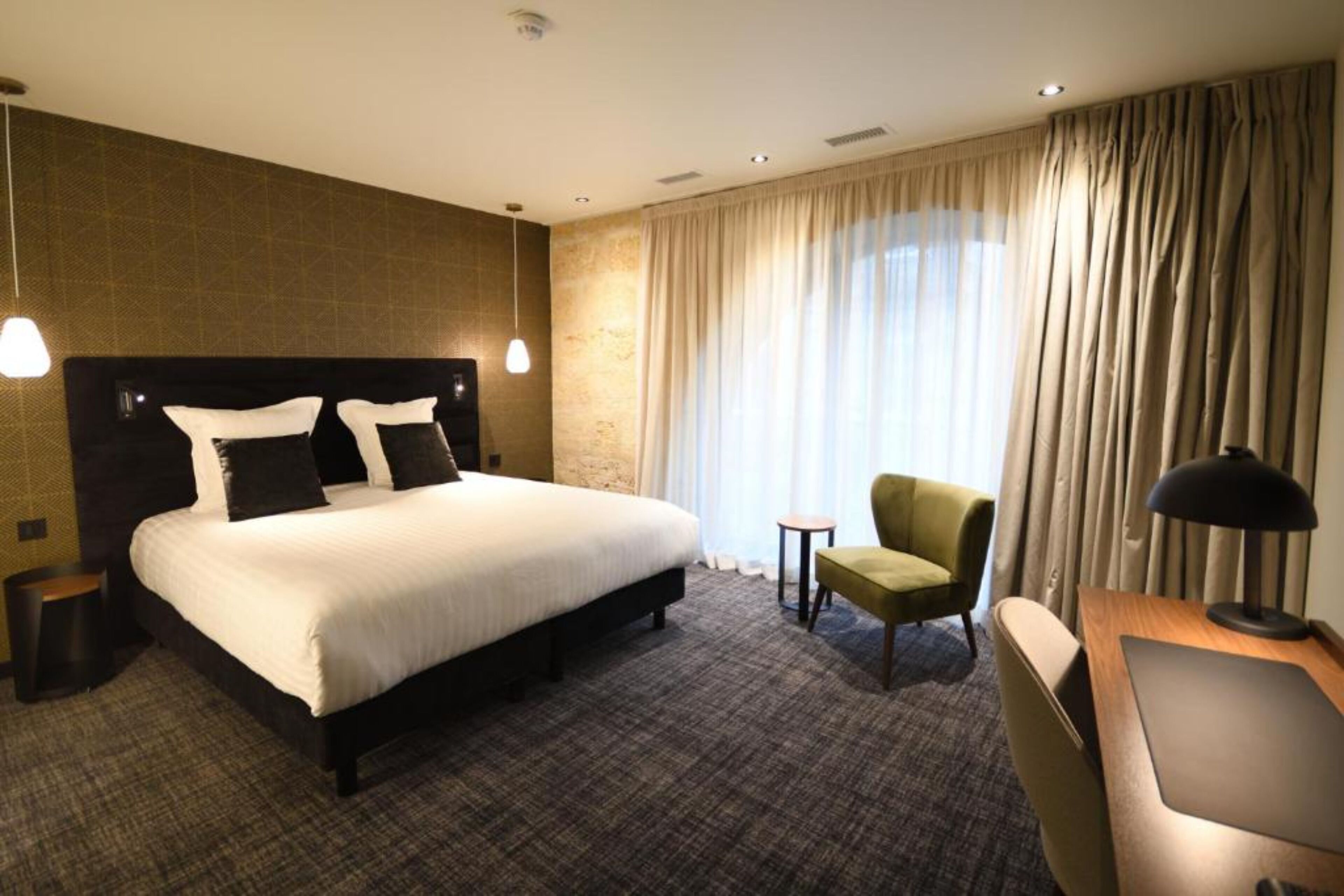 superior double room | frette italian sheets, premium bedding, pillow-top beds, minibar